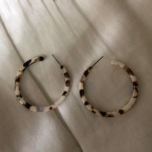 Tortoise shell hoop earrings